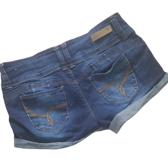 YMI Wannabettabutt? Size 9 Distressed Cuffed Dark Wash Mid Rise Jeans Shorts. - Picture 4 of 7